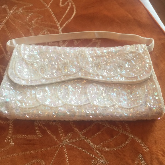 La Regale Beaded Clutch - Picture 1 of 4